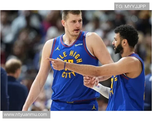 勇士在惊心动魄的对决中以129比128险胜掘金展现强大韧性与团队合作精神